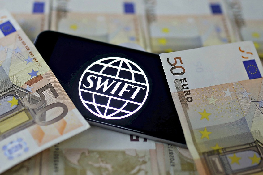 Москва SWIFT-ти өчүрүп салса эмне болот: Орусия жана анын союздаштары үчүн кесепеттери кандай