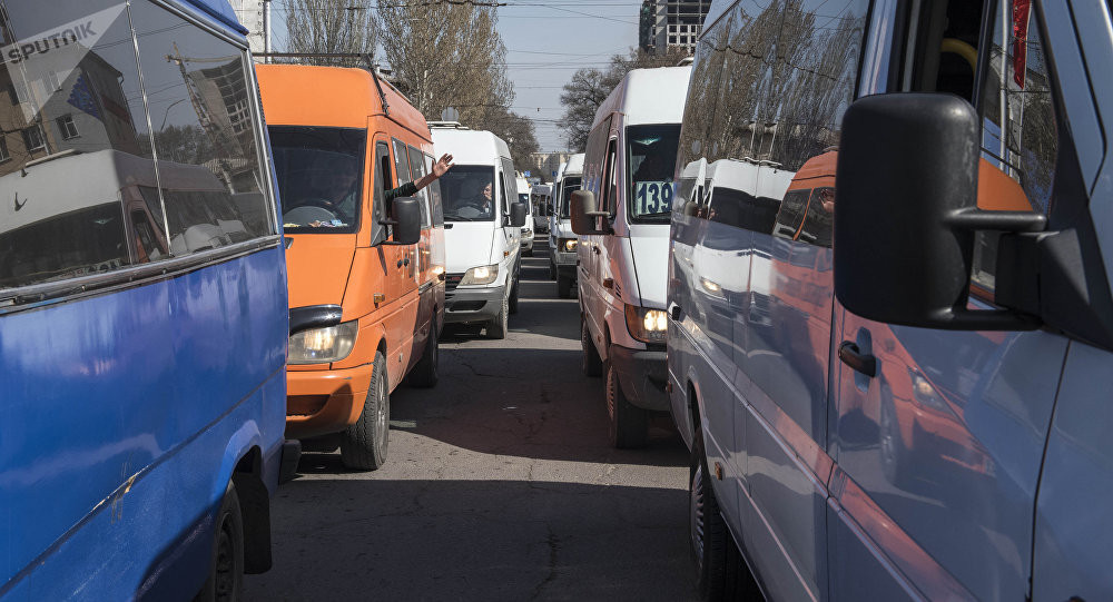 Айылдык аксакал ордунан тура калды... Маршруткадагы жүрөк жылыткан окуя