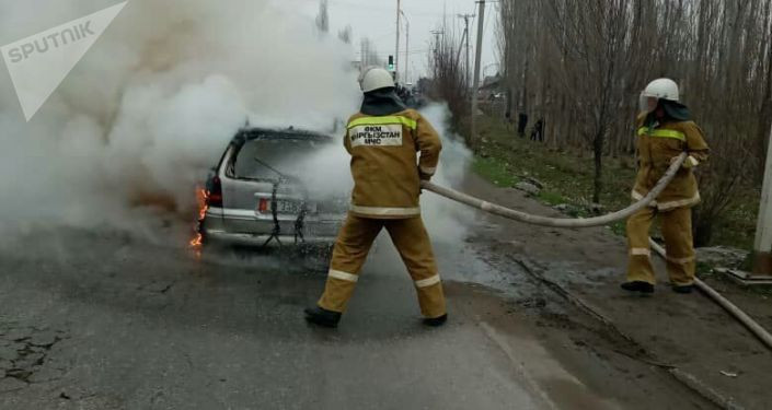 Сузакта автоунаа жүрүп бара жаткан жеринен өрттөнүп кетти. Сүрөт