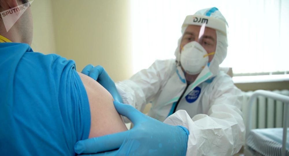 Каттоодон өткөн россиялык вакцина жапырт колдонууга качан чыгары айтылды