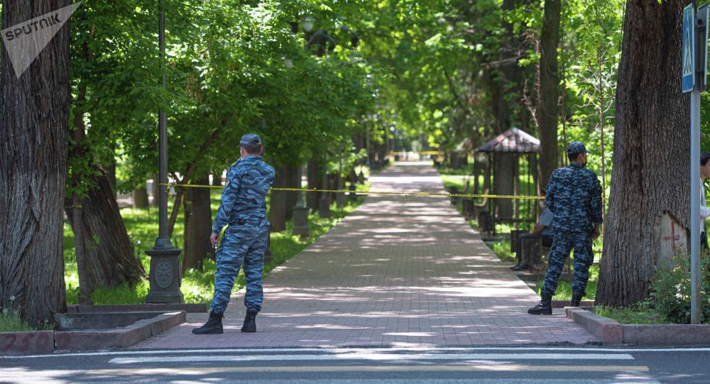 Бишкектин чок ортосунда 24 жаштагы жигит өзүнө-өзү кол салып, көз жумду