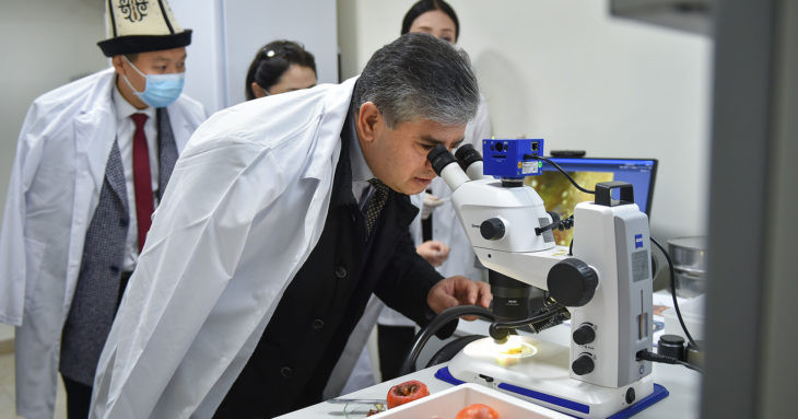 Развитие лабораторий позволит беспрепятственно экспортировать сельхозпродукцию — вице-премьер