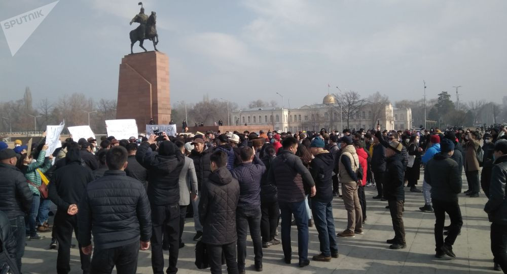 Матраимовду камайбы же коргойбу? Митингде Жапаровдон убадасын аткаруу талап кылынды