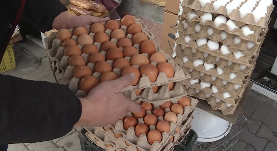 В Бишкеке куриные яйца стоят дороже, чем в любой из столиц стран ЕАЭС