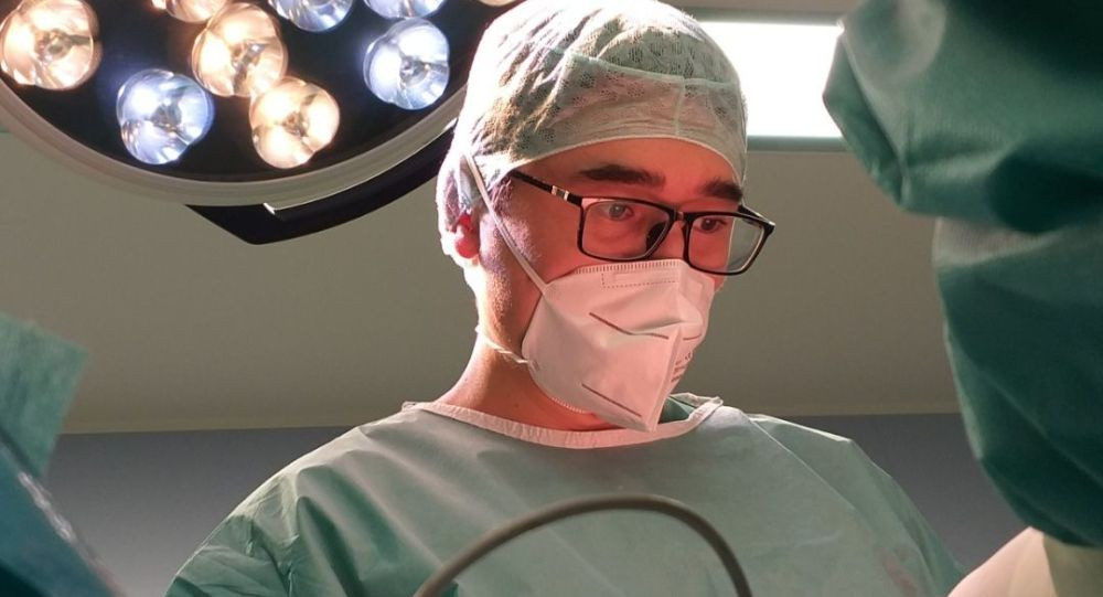 Германиядагы хирург Бектуров: ичеги рагын дарылоонун жаңы ыкмаларын изилдеп жатам
