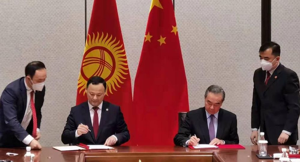 Кытай Кыргызстанга 54 млн. доллар грант берип, карызды жеңилдетмей болду