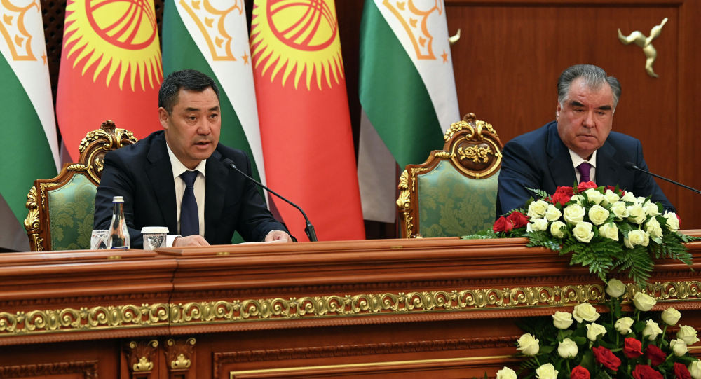 Жапаров Рахмонду Кыргызстанга чакырды. Президенттердин биргелешкен билдирүүсү