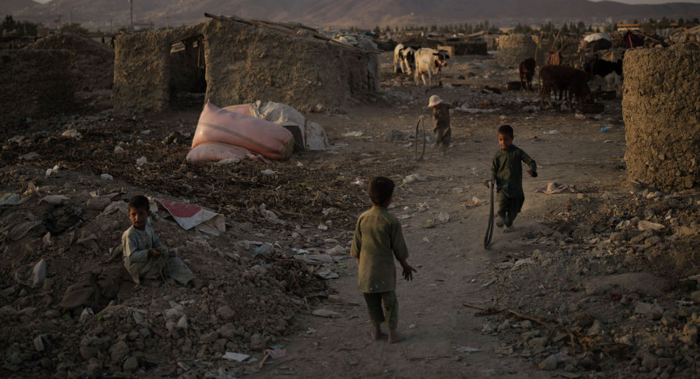 Балдар көчөдө өлүп жатат. Кышында Афганистанда ачарчылык болору божомолдонууда