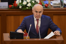 Сулайманов: Атамбаев экс-президент статусун көтөрө албай жатат