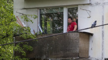 Орусия: 1-октябрдан тарта балкондо тамеки чегүүгө тыюу салынат