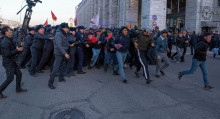 Митингди кууп таратуудан канча киши жабыркаганы айтылды