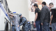 Москвада мыйзамсыз иштеген мигранттар акча которуу системалары аркылуу аныкталууда