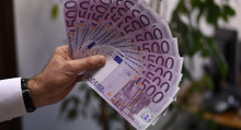 Доллардын артынан евронун баасы дагы 102 сомго чыкты