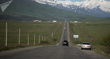 Бишкек — Ош жолунда автоунаа 60 метр бийиктиктен кулап, үч адам мерт кетти