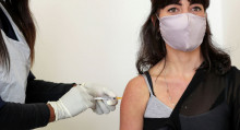 Кыргызстанда COVID-19га каршы вакцинаны биринчи кимдер алат