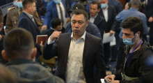Жапаров: президенттин отставкасы тууралуу сүйлөшүүлөр эртең да уланат