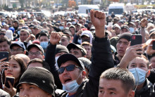 Баркыт жана розасы жок революция: үчүнчү мамлекеттик төңкөрүш Кыргызстанга кандай зыян алып келет