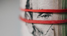 Опурталдуу чек: АКШнын мамлекеттик карызы экономиканын көлөмүнөн ашып түштү