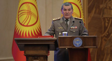 Садыр Жапаров дагы бир жетекчиге генерал наамын берди