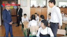 В Ташкенте отличники школ и их учителя будут получать стипендии $50 в $100 ежемесячно
