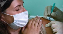 COVID: вакцинанын экинчи дозасын албай койсо эмне болору айтылды