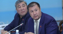 Депутат Тотонов: Бишкек шаар эмес эле ат сарай, иткана болуп калды