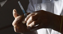 Вакцина алчуларды арбытуу үчүн бийлик эмдөө боюнча токтомго өзгөртүү киргизди