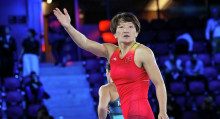 Айсулуу Тыныбекова америкалык спортчу кыздарга күрөштүн ыкмаларын үйрөттү. Видео
