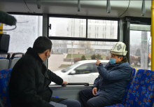 Акылбек Жапаров сыноо үчүн жиберилген беларус автобусун көрдү