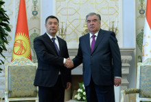 Өкмөт: Кыргызстан менен Тажикстан чек ара көйгөйүн үчүнчү тарапсыз чечет